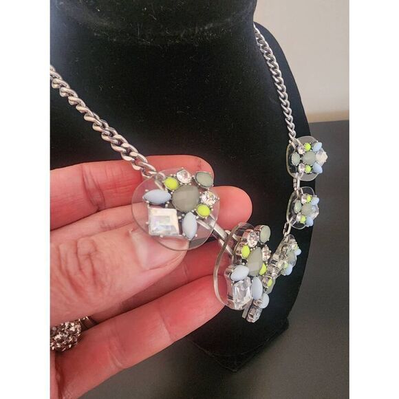 Ann Taylor Loft NWT faux crystal and silver statement necklace sea blue and gr - Picture 3 of 7